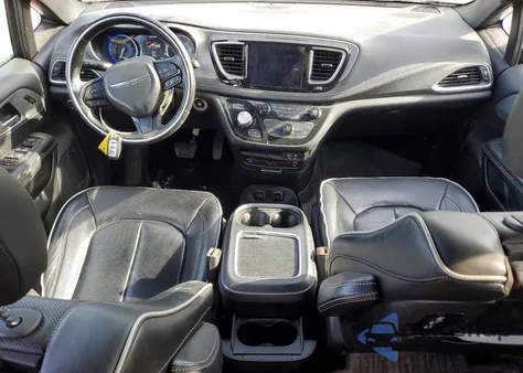 2018 Chrysler Pacifica Limited z USA, uszkodzony, nr VIN 2C4RC1GG6JR330577